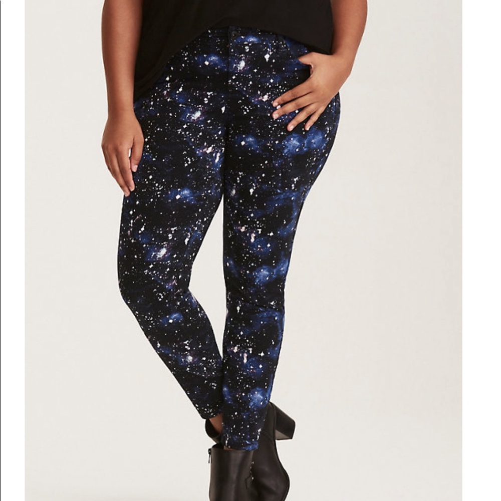 🖤💙 Torrid Skinny Jean Black Galaxy Print
